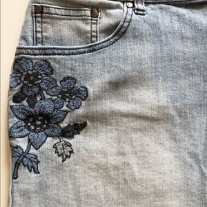 Earl Jean High Rise Denim Shorts. Women’s 16. 0021